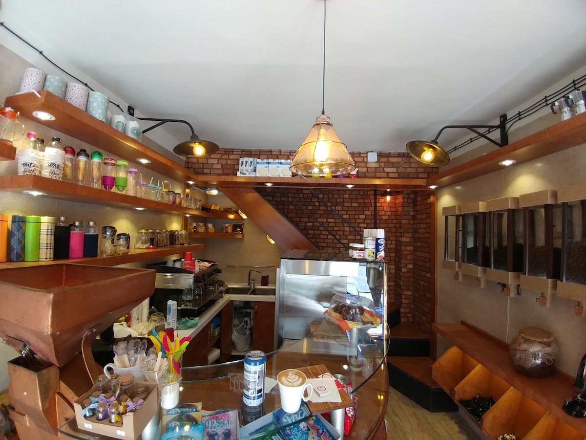 فضای کافه Istgah Café