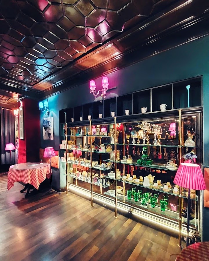فضای کافه Le Bistrot Pop Cafe