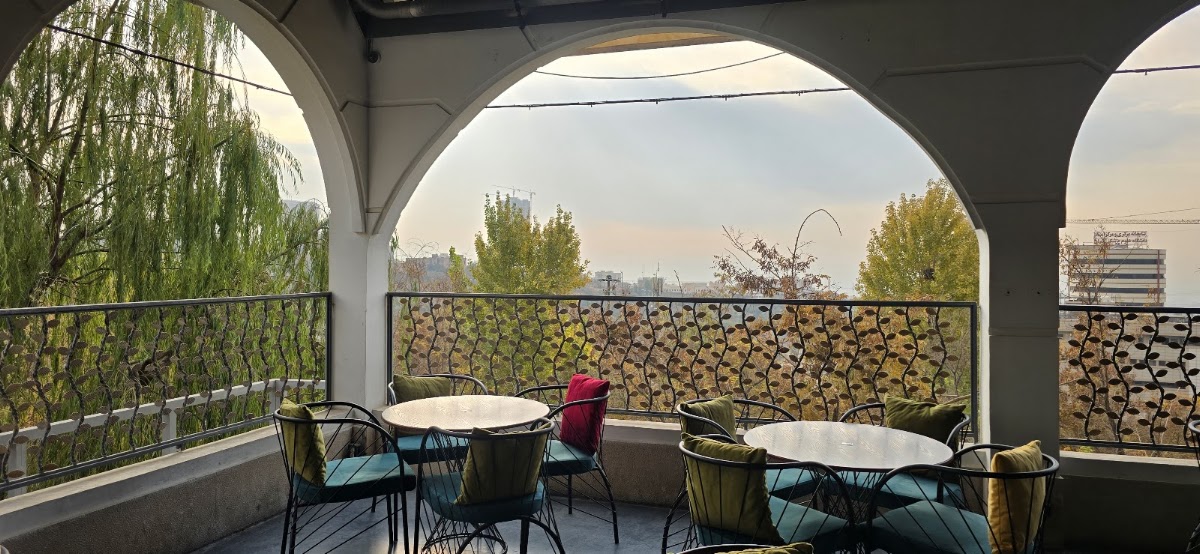 فضای کافه Deh Sahra Cafe